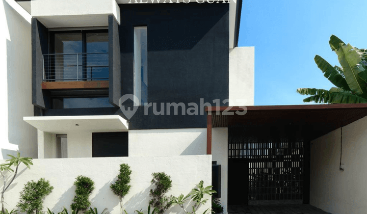 Villa Baru Eksklusif 1 Unit Dijual Lokasi Kerobokan Kelod