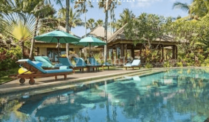 Luxury Beachfront Villa with 4 Bedrooms for Sale