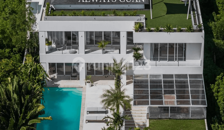 Luxury Vila dengan Lokasi Strategis Dijual