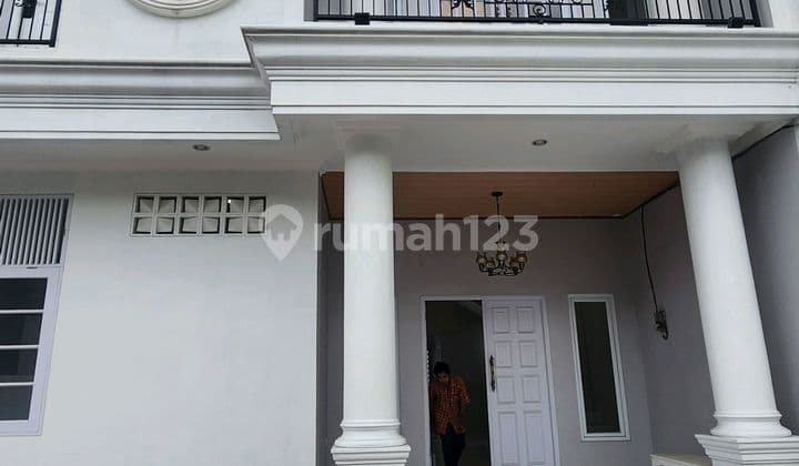 Dijual Siap Huni Baru Renovasi American Classic di Cinere
