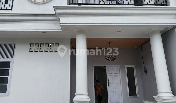 Dijual Siap Huni Baru Renovasi American Classic di Cinere