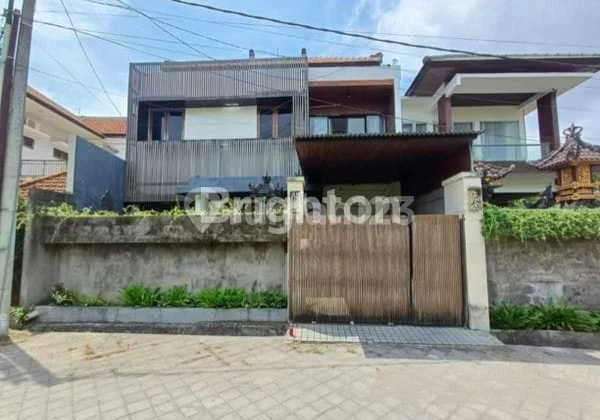 Comfortable House on Jl. Wr Supratman, Kesiman - Strategic & Ready to Occupy ✨