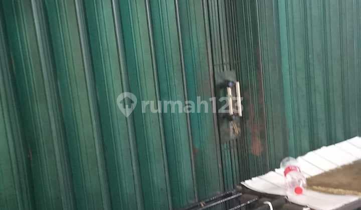 Ruang-Usaha, di Cipulir