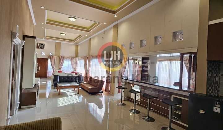 Rumah Mewah di Graha Taman Bougenville