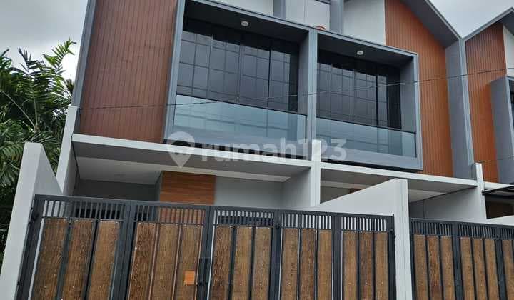 Rumah Kav Dki Meruya , Lt 5x25 ( 125 ), Lb 180 , Kt 4, Km 4 , Hrg 2,5 M