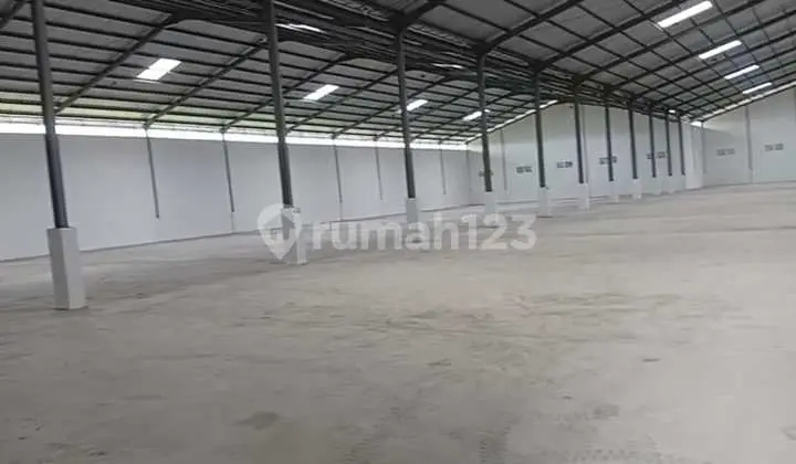 There are 2 Warehouses in Cikande, Land Area 1800 sqm and Land Area 1550 sqm, Price 55 Thousand/sqm/Month.