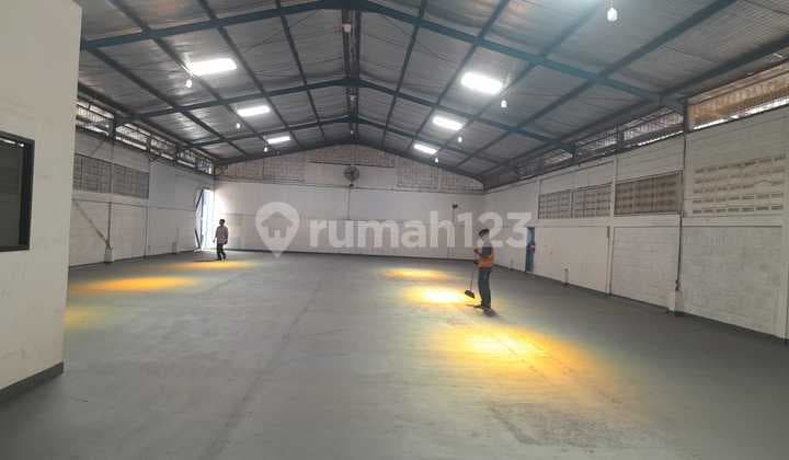 Gudang Di Karawaci Tangerang, Lb 600 , Ada Office,hrg 650 Jt/ Thn