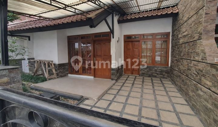 Rumah Bagus Full Furnish Setrategis di Komplek Arcamanik Endah