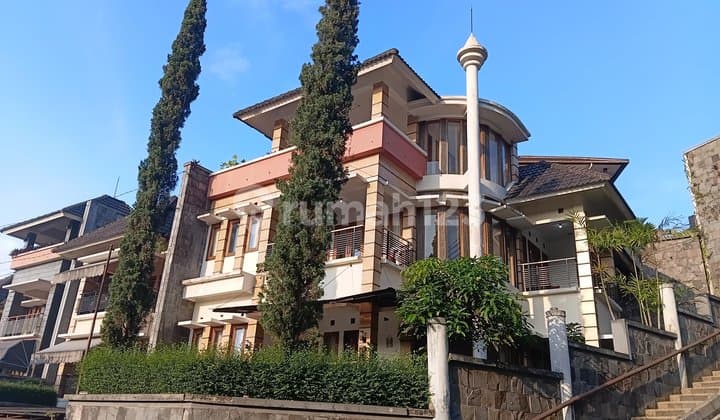 Rumah Lux Full Furnish Dalam Cluster Area Dago View Kota