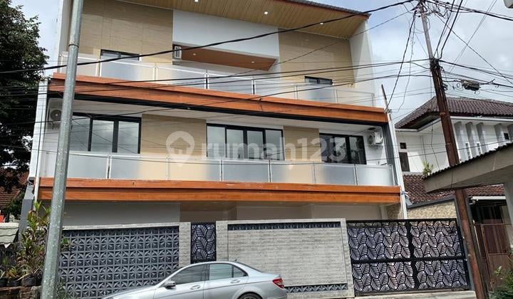 Rumah lux furnish 3 lantai murah di komplek area cigadung dago