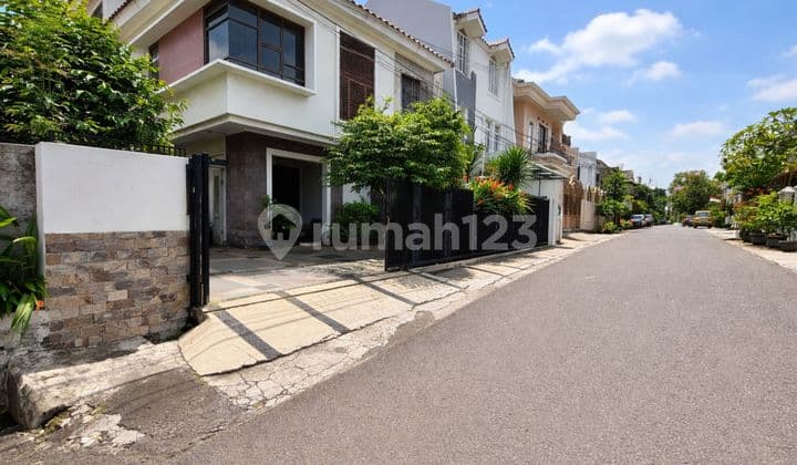 Rumah Mewah di Tebet Barat ! Akses Jalan Lebar