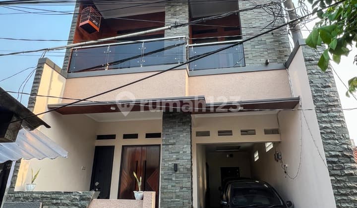 Dijual Cepat Rumah 3 Lantai di Ciledug, Kota Tangerang - Full Bata Merah, Bangunan Kuat & Banyak Bonus!