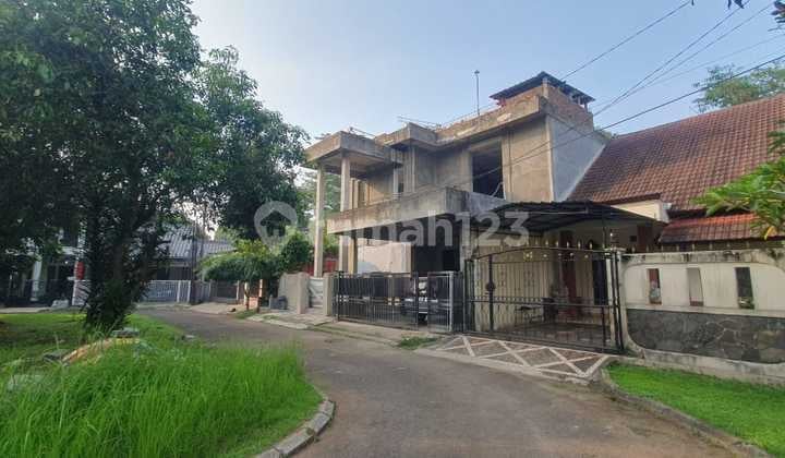 Sell Fast! Super Spacious House (±500m²) 3 Floors, 2 Land Certificates - Finish According to Your Taste!