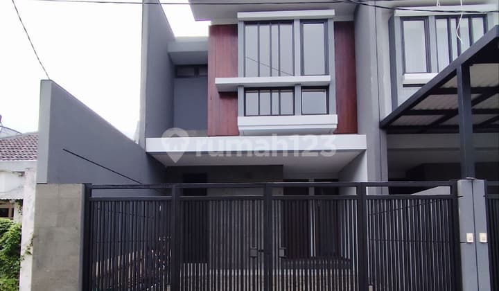 House for Sale in Manyar Kertoadi Baru, Ready to Move In, New Condition