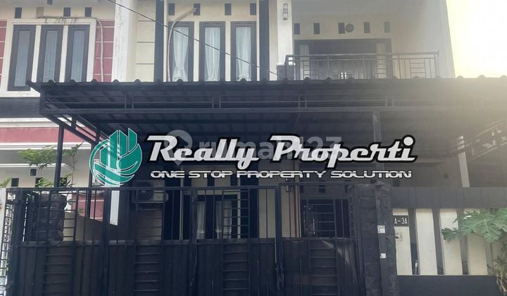 Ready-to-Occupy House for Sale in a Complex on Jl. Ratna