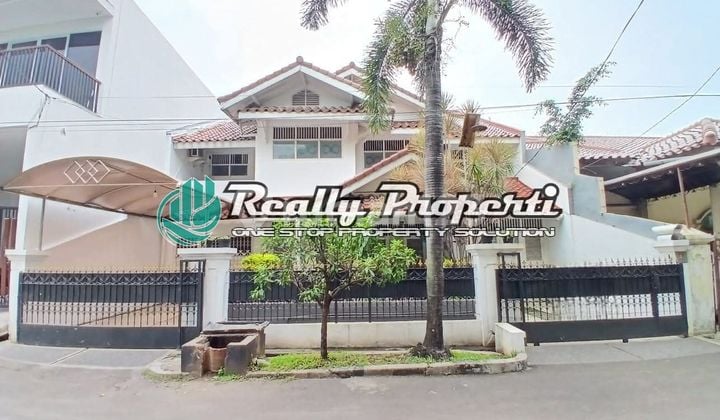 Dijual Rumah Semi Furnish 2 Lantai Dalam Komplek Aman Nyaman