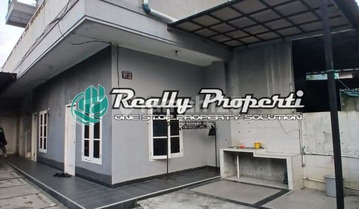 Dijual Rumah Kost 2 Lantai dengan 5 Kamar Semi Furnish Dalam Perumahan Taman Harapan Baru