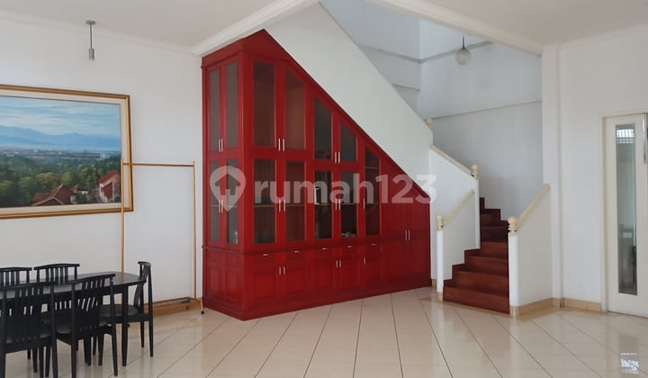 Dijual Rumah Mewah dan Bagus di Lingkungan Asri Sejuk Awiligar