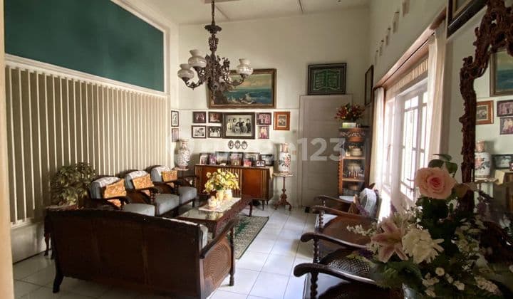 Dijual Rumah Bangunan Antik Terawat di Lingkungan Asri Strategis