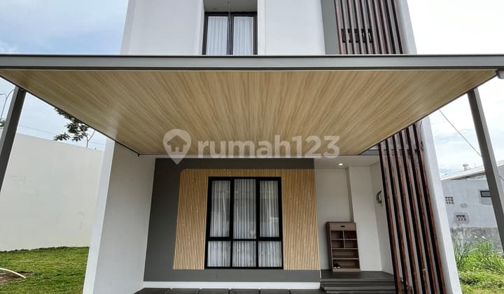 3-Storey Townhouse in South Jakarta, Just 6 Minutes to Toll Exit