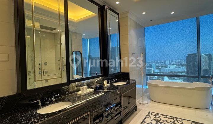 Di Sewa Apartement Raffles Kuningan, 4 BR, 475 Sqm, Furnish Bagus