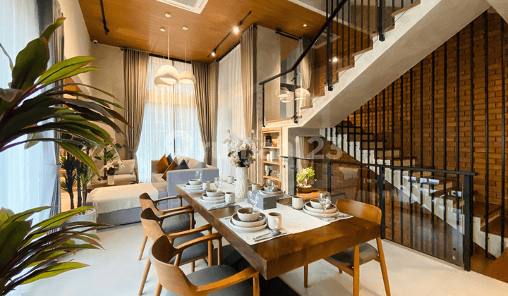 Di Jual Rumah 4 LT, Ada Lift, Area Wijaya Strategis