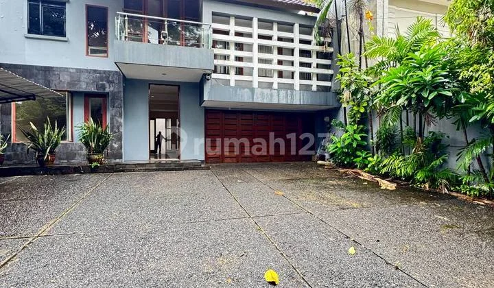 Di Sewa Ruman Menteng, 3Br, Lt 389M2, 6 Carport