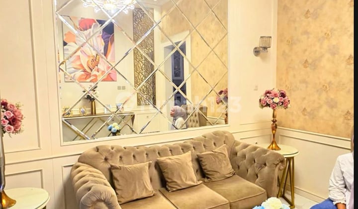 Dijual - Rumah Mewah Full Furnished + Kolam Renang di Area Koja