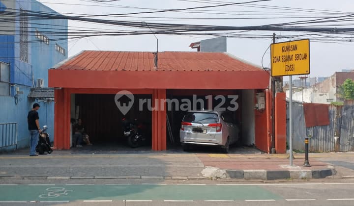 Dijual - Ruko Strategis & Luas di Area Jatipadang, Pasar Minggu