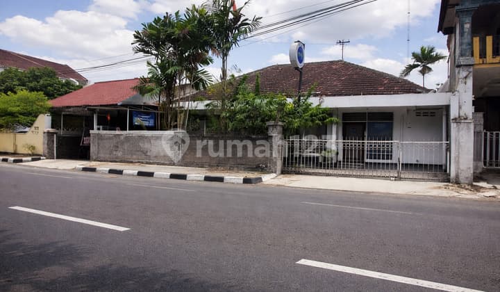 Dijual Properti Strategis 9 Kamar - (Pinggir Jalan Besar)