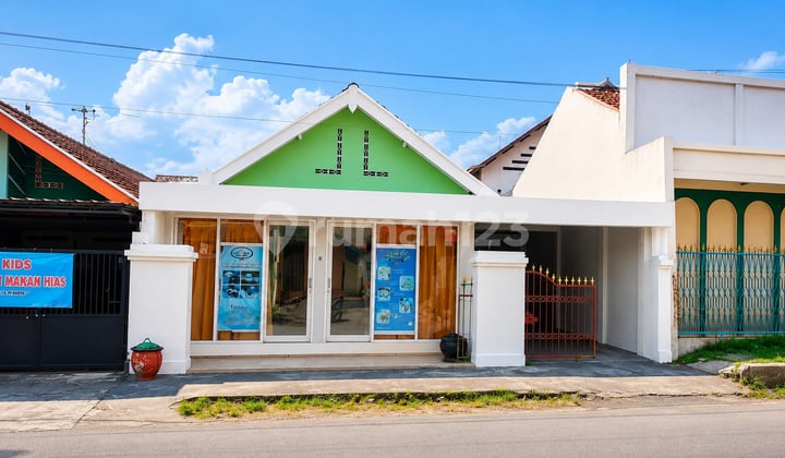 For Sale - Spacious Roadside House in a Strategic Location in Pare
