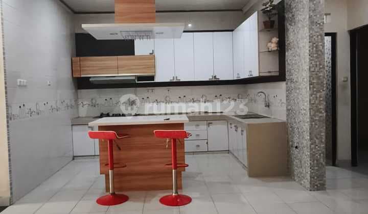 Di Sewakan Rumah Bagus 2 Lantai, Lingkungan Nyaman, Siap Huni