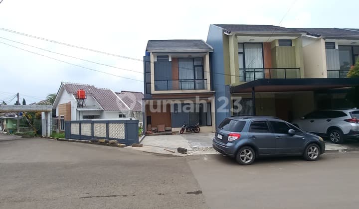 For Sale Beautiful and Nice House in the Hills of Depok 500 M From Trans Jakarta Sawangan Terminal
