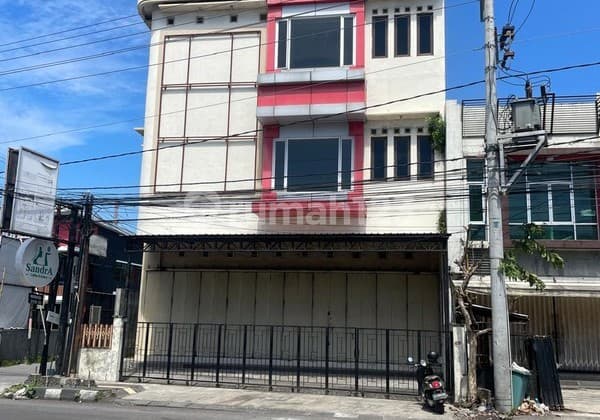 Available for Rent: Strategic 3-Story Shop House on Jalan Kaliurang KM 5, Business & Student Center Yogyakarta