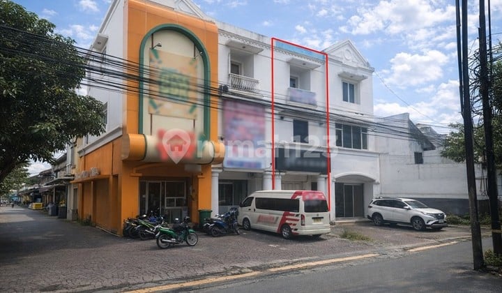 For Rent Premium 3-Story Shop House in Business & Culinary Area Seturan Raya Strategic Location