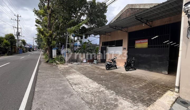 Gudang Premium Disewakan Dekat Terminal Condongcatur Sleman.