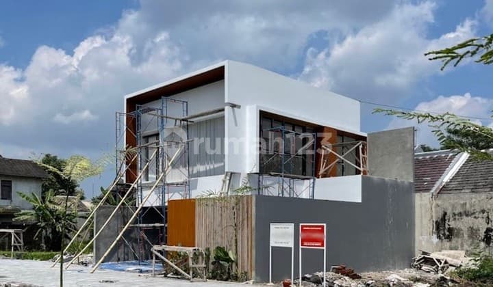 Rumah SHM Bagus Semi Furnished- Condongcatur Sleman Pakuwon Mall