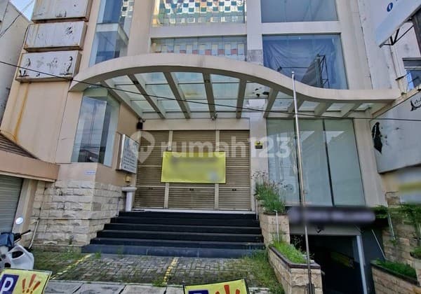 Disewakan Gedung Ruang Usaha 3 Lantai + Basement di Lokasi Prime, Cocok untuk Bank, Kantor, atau Klinik, Caturtunggal, Depok, Sleman