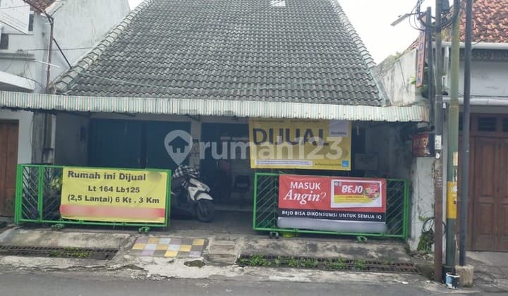 House suitable for guest house near Kraton Notoprajan Ngampilan Yogyakarta