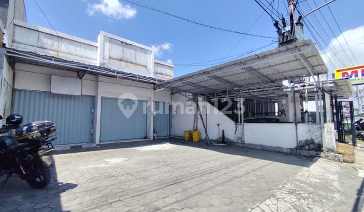 Strategic Shop House on Jl Godean KM 7, Spacious Parking, Busy Location, Sleman