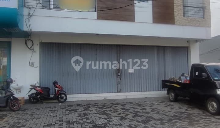 Ruang usaha 3 lantai disewakan, Jl Magelang,Sinduadi Mlati Sleman