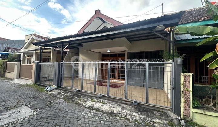 Rumah Cantik 5 Menit ke Gembira Loka di Warungboto Umbulharjo