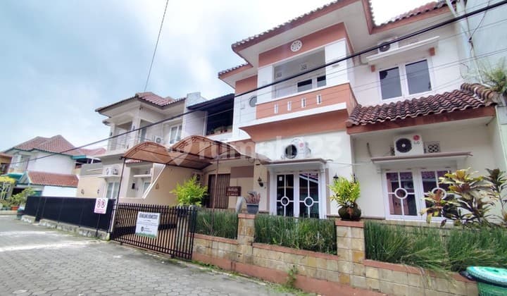 Investasi Cerdas Dijual Homestay Aktif Hunian Mewah 2 Lantai Dekat Ring Road & Jcm, Sendangadi, Mlati, Sleman