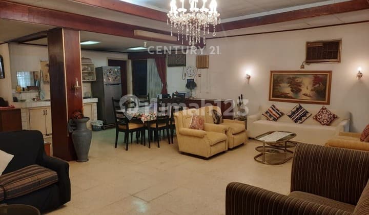 Residential House Strategically Located in Kebayoran Baru