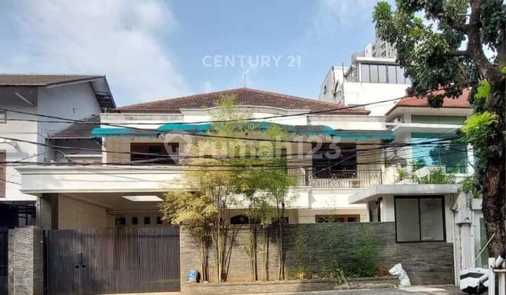 For Sale Ready-to-Live House in the Elite Area of Kebayoran Baru
