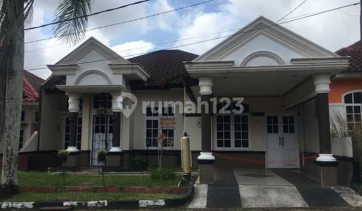 Rumah Minimalis, Siap Huni, Berada Di Tengah Kota