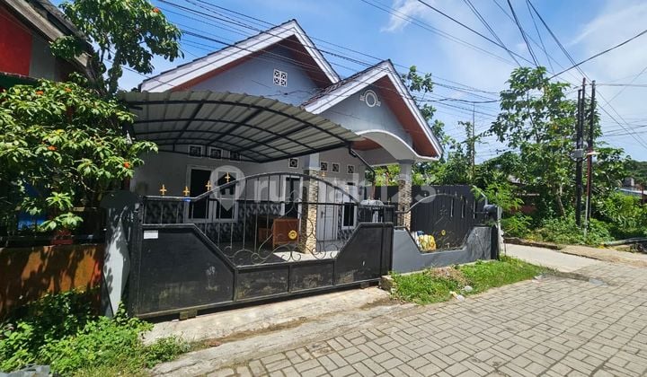 Rumah Minimalis, Siap Huni, Berada Tengah Kota