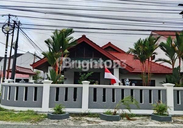 Rumah Cantik dengan Desain Modern & Strategis Tengah Kota