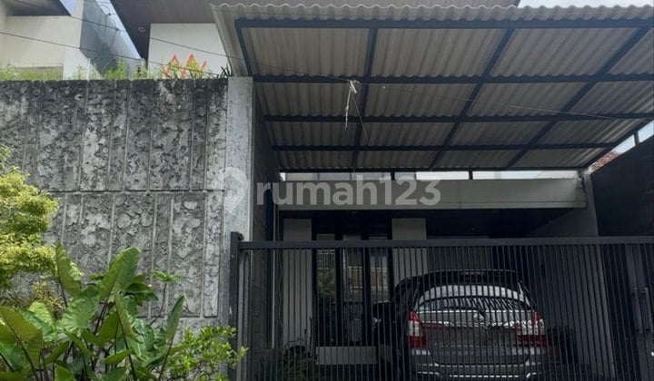 Rumah Modern Tropical Siap Huni Tenggilis Surabaya