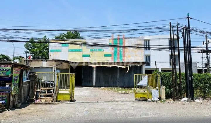 For Sale: Business Premises and Large Warehouse in Kepatihan, Menganti, Gresik